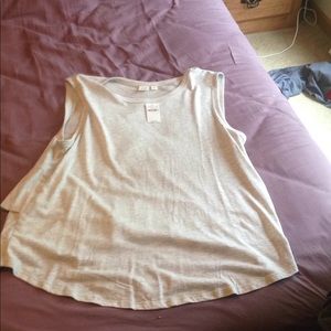Gap tank w ruffle back